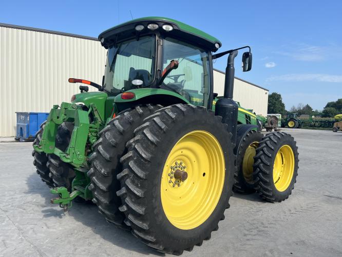 John Deere 8335R