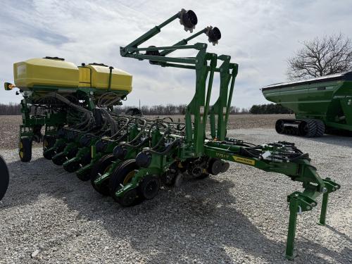 2022 John Deere 1775NT