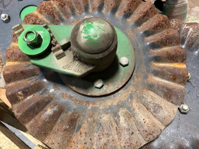 John Deere AA59483-A75275 no-tiil coulter hub & spindle w/ blade