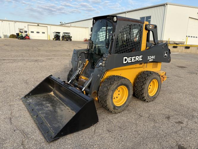 John Deere 324E