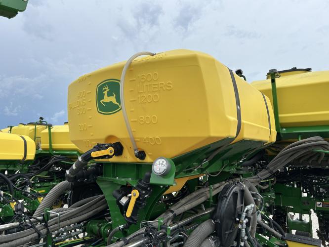 John Deere 1775NT