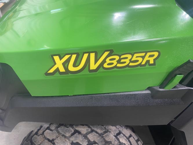 John Deere 835R
