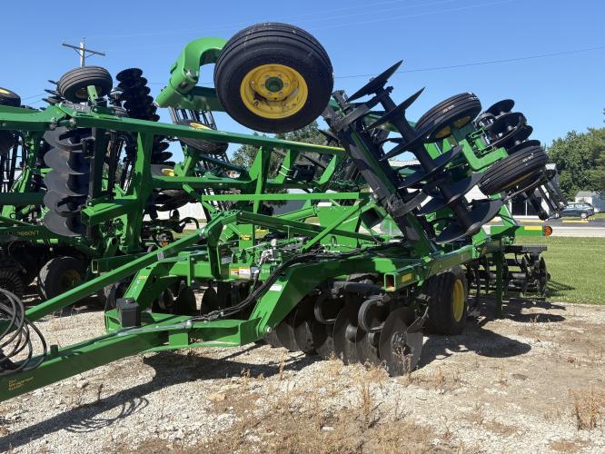 John Deere 2720