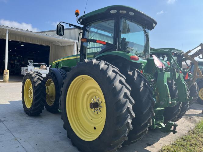 John Deere 8335R