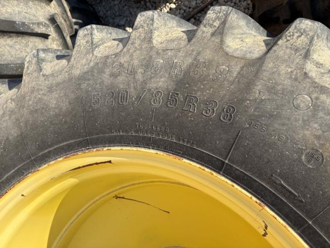 John Deere 520/85R38