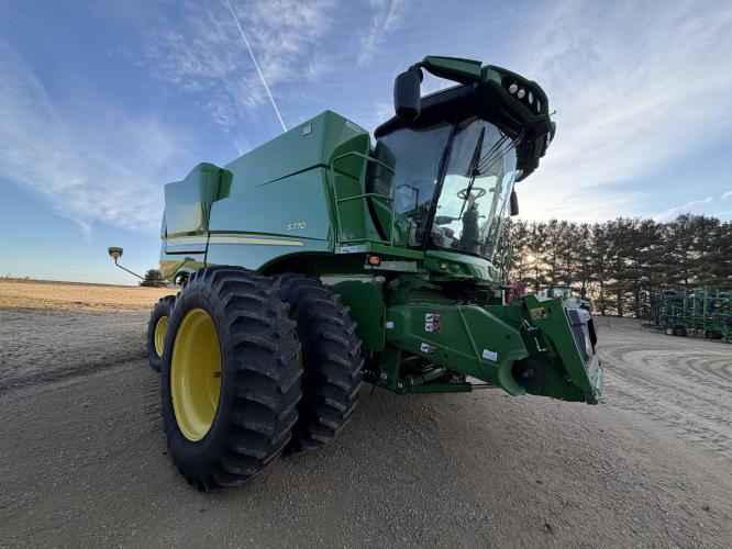 John Deere S770
