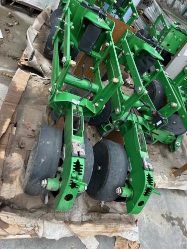 John Deere XP row unit w/ closing wheels, long arms,