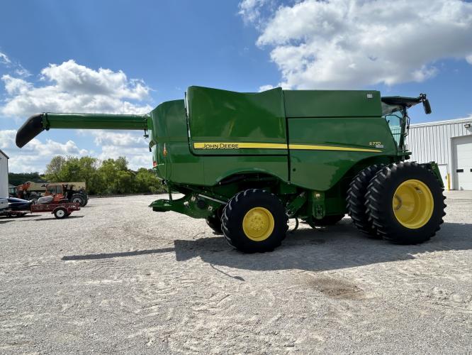 John Deere S770