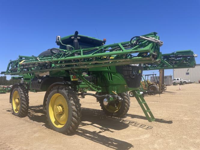 John Deere R4044