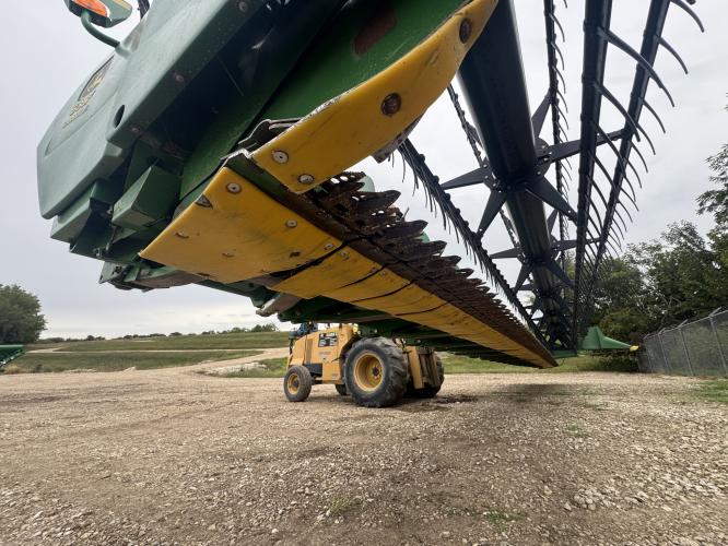 John Deere 635F