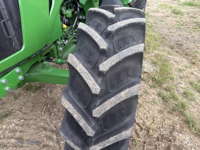 John Deere 5120M