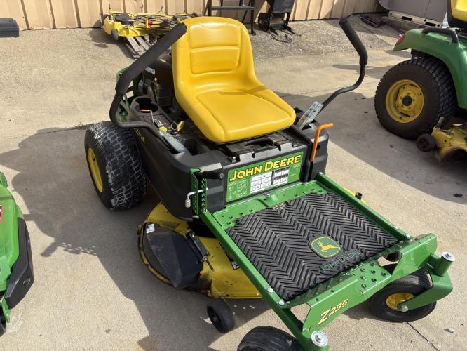 John Deere Z235