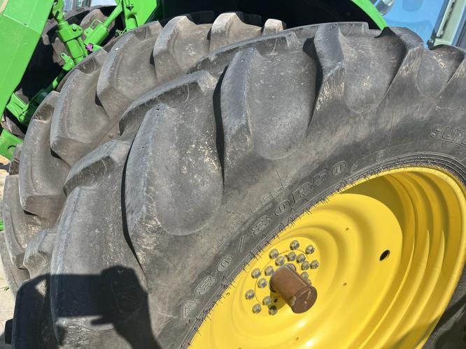 John Deere 8335R