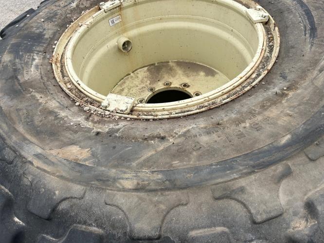 Firestone FS 35.5L-32 diamond Tires & wheels