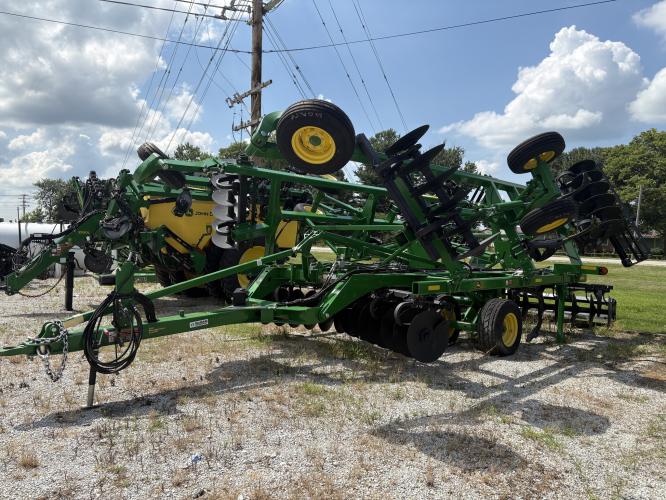 John Deere 2720