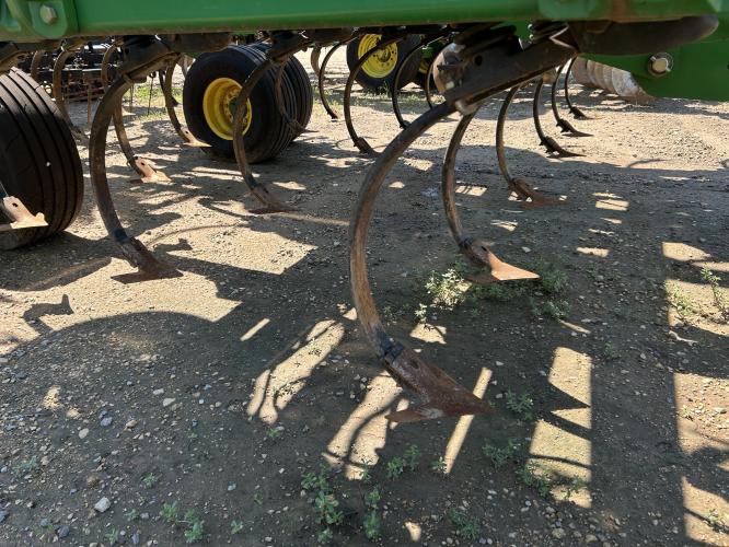 John Deere 2210