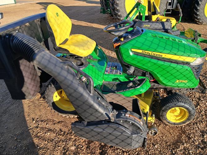 John Deere X590