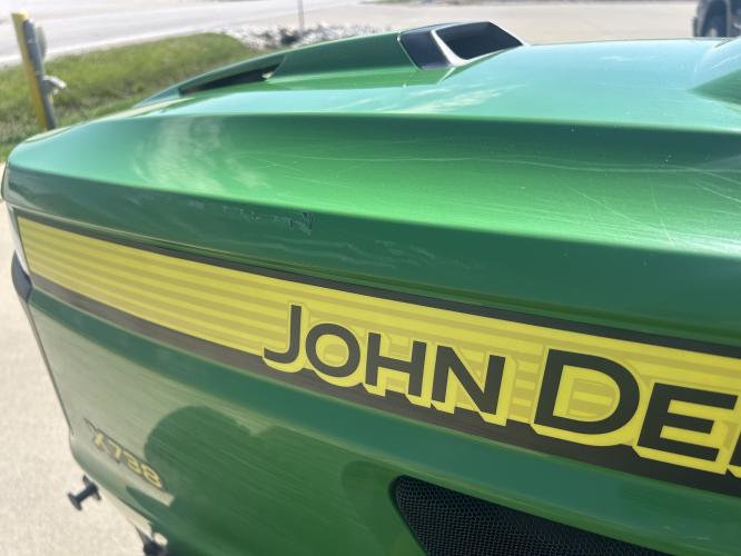 John Deere X738