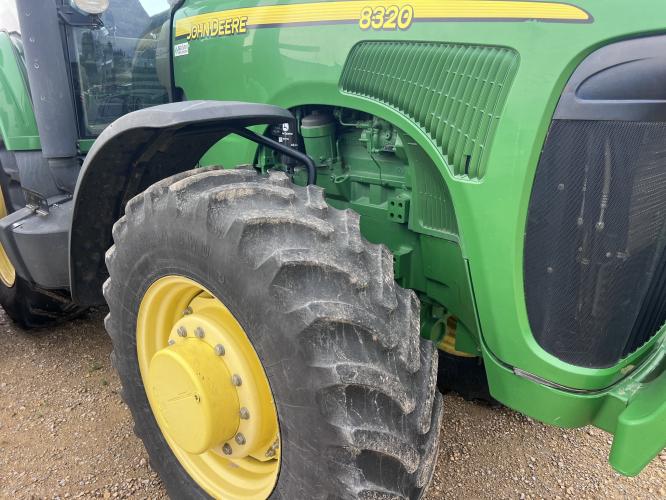 John Deere 8320