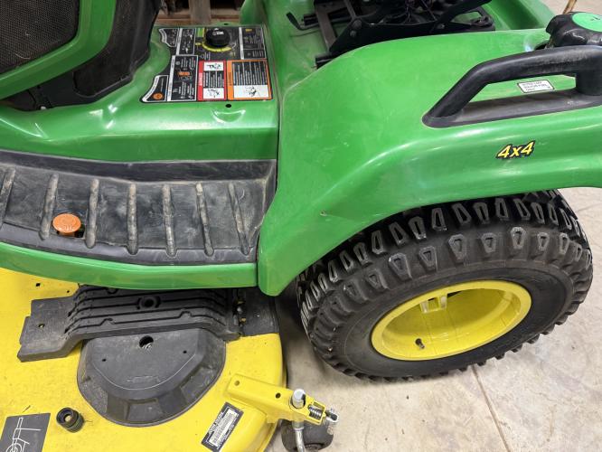 John Deere X758