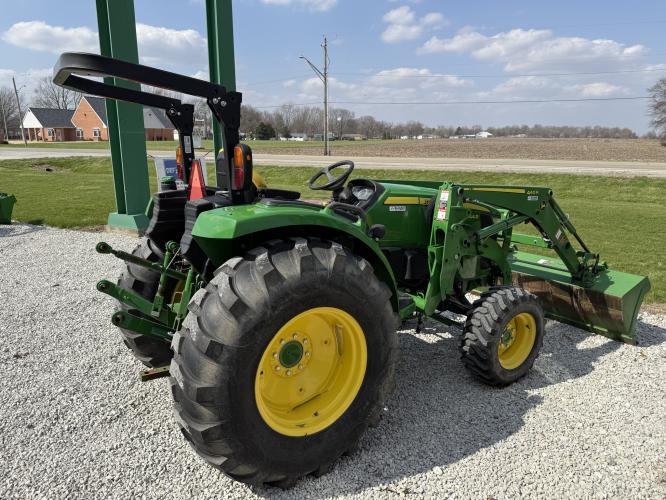 John Deere 4044R