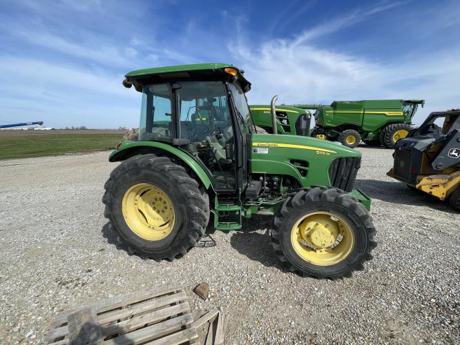 John Deere 5105M