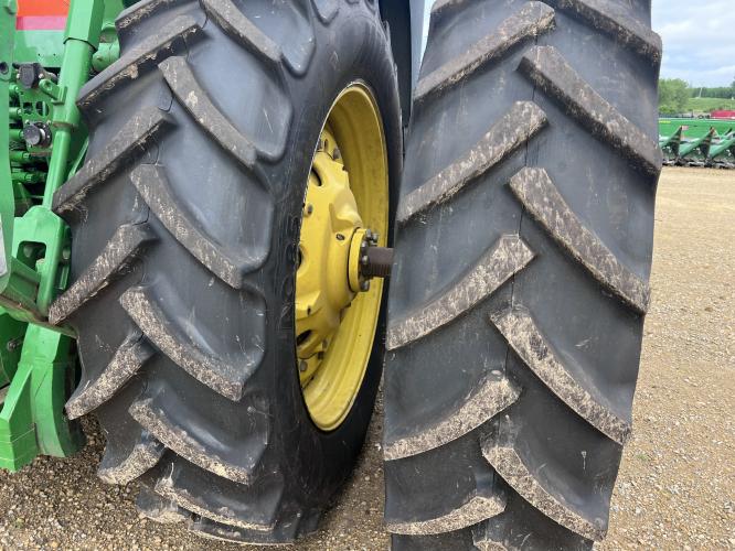 John Deere 8320