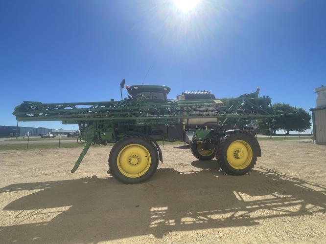 John Deere R4044