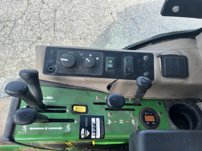John Deere 1585