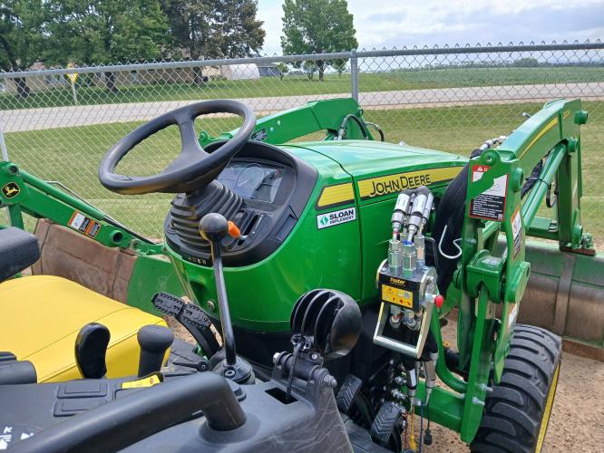 John Deere 2032R
