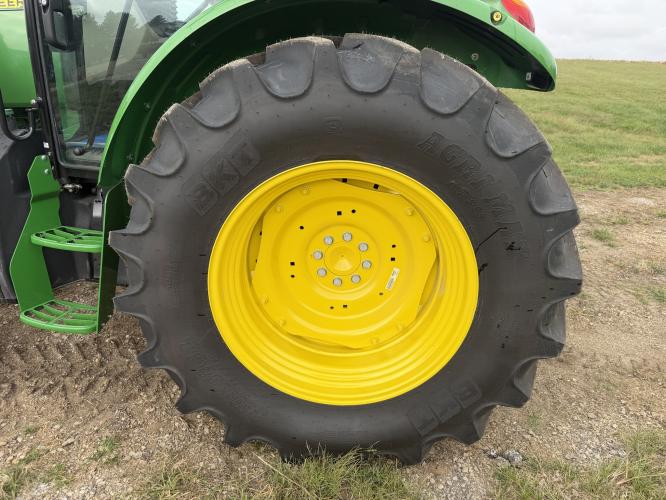 John Deere 5120M