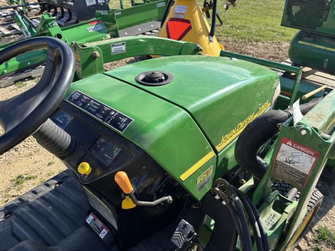 John Deere 2305