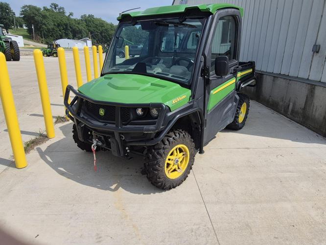 John Deere 835R