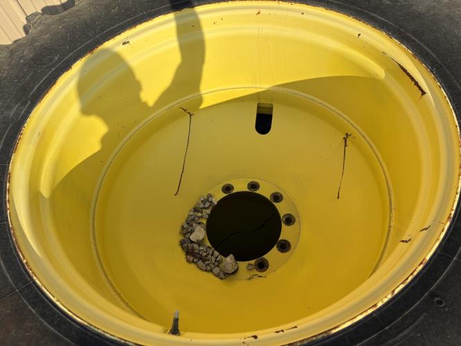 John Deere 520/85R38