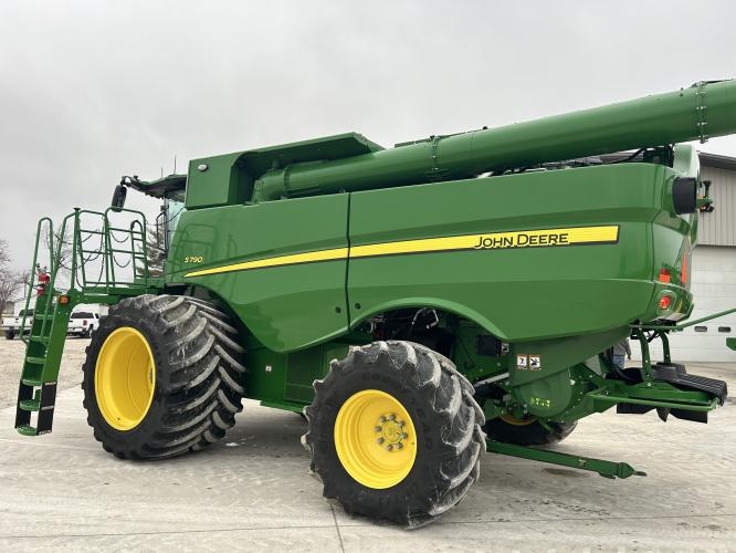 John Deere S790