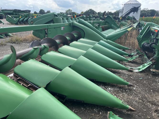 John Deere 608C