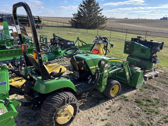 John Deere 2305