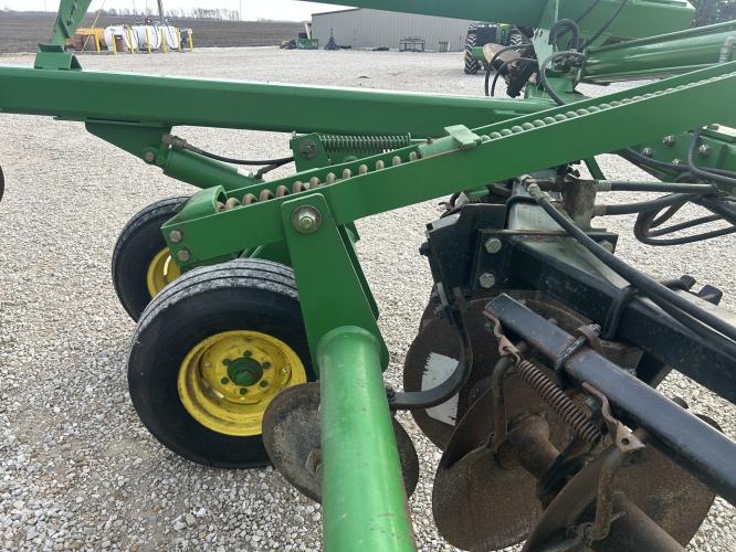 John Deere 637