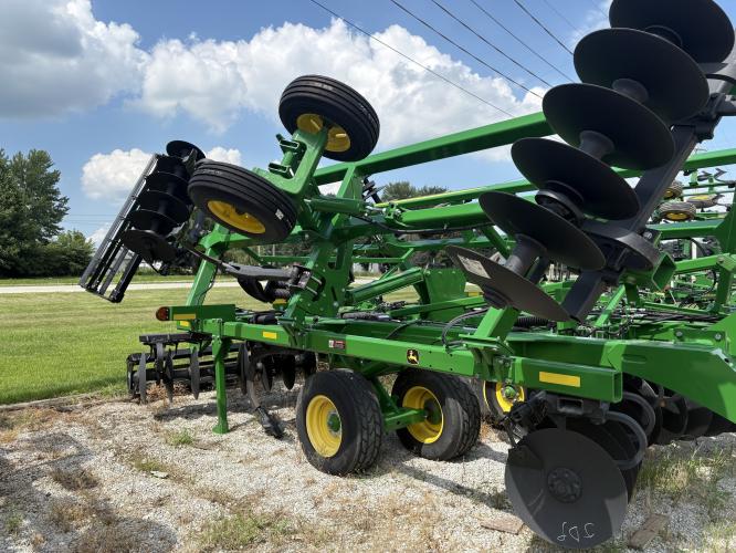 John Deere 2720