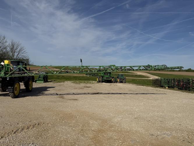 John Deere R4038