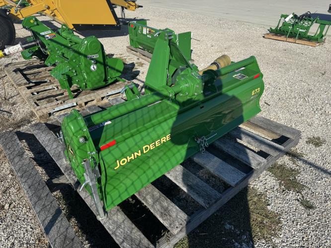John Deere NEW 673