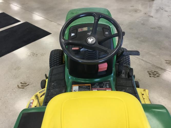 John Deere 325