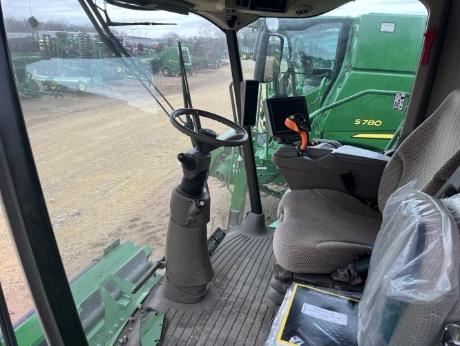John Deere S770