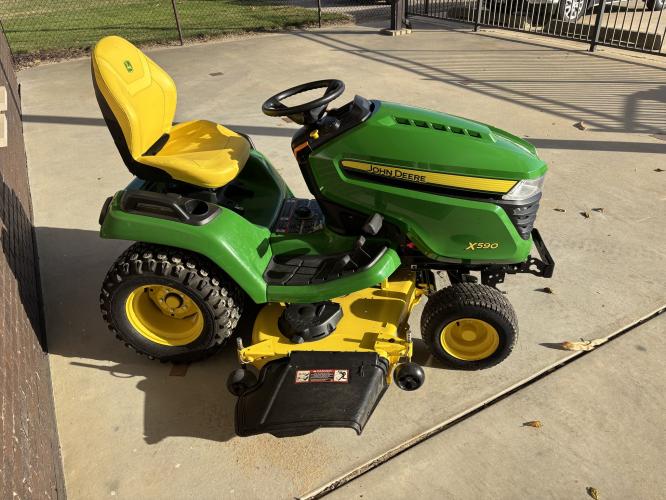 John Deere X590