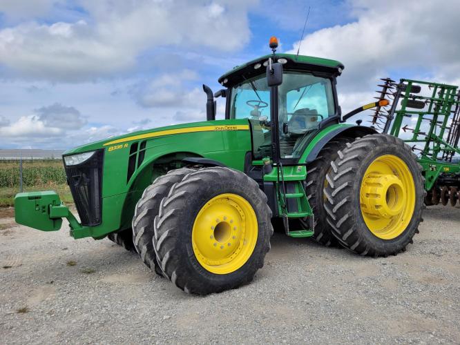 John Deere 8335R