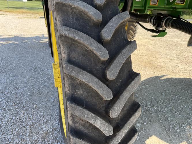 John Deere 412R