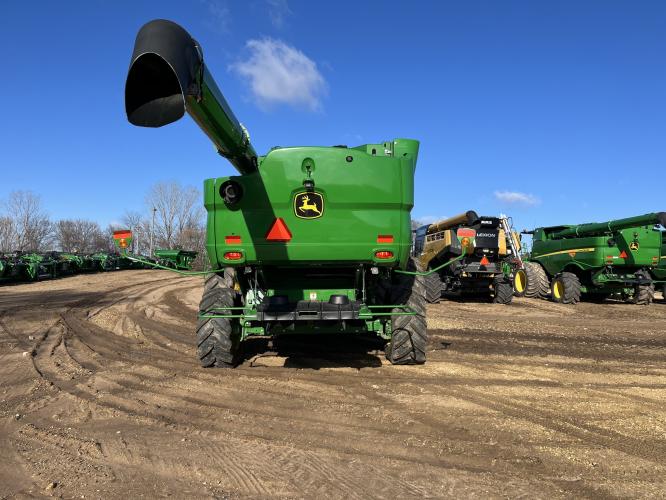 John Deere S780