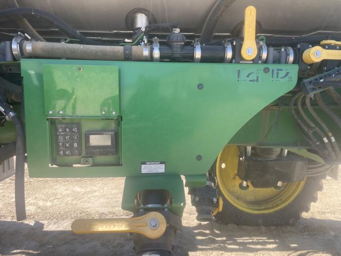 John Deere R4044