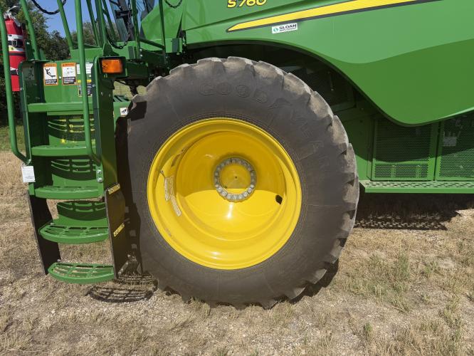 John Deere S760