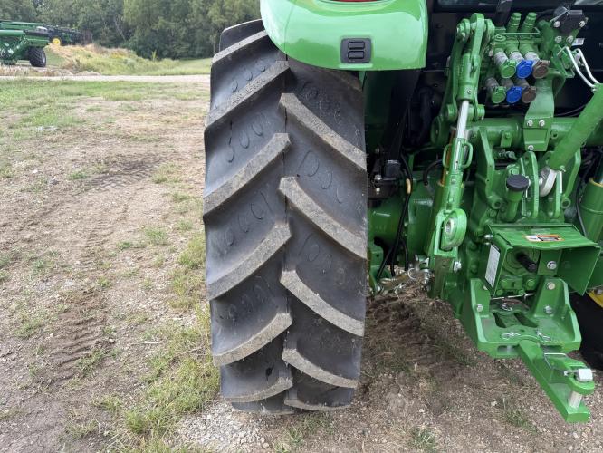 John Deere 5120M
